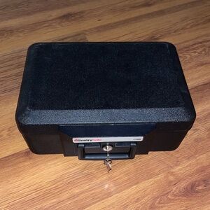 Sentry 1100 Fireproof Portable Black Safe Box + 2 Keys